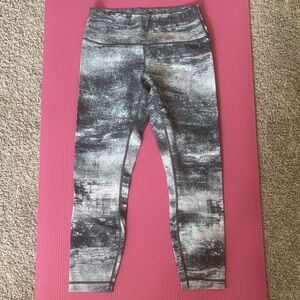 Lululemon Athletica Black and Gray Patterned Leggings